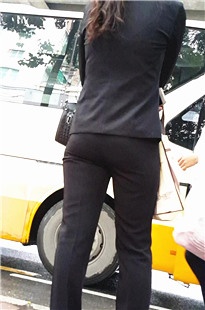 等车的OL职业装[721M/MP4]