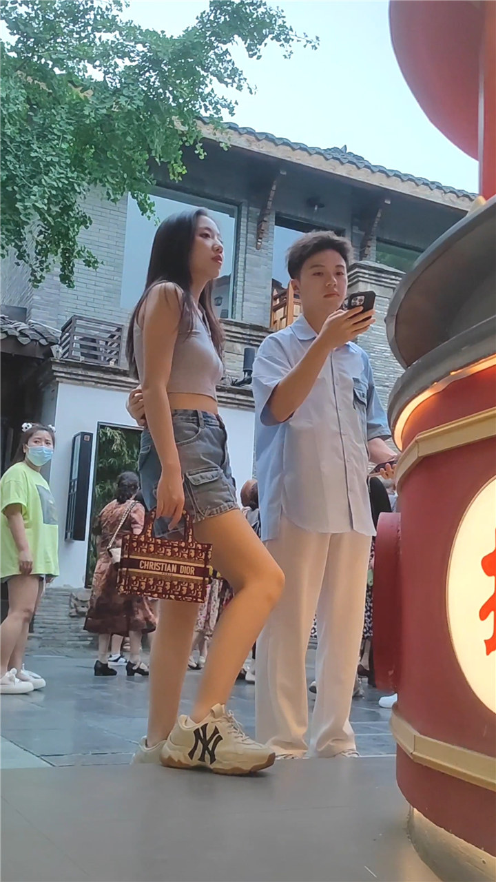 2023年8月XLB最新街拍美女视频[44.9G]