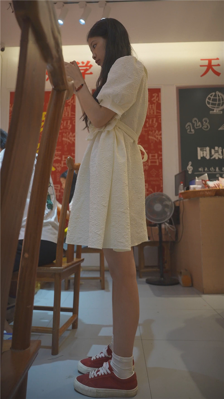 2023年YZW12月banana cat 4K最新街拍美女视频[11.1G]
