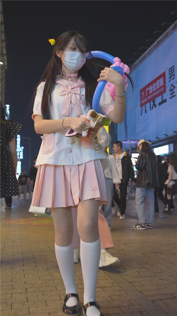 2023年YZW12月banana cat 4K最新街拍美女视频[11.1G]