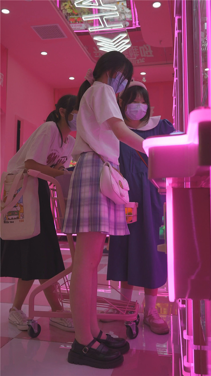 2023年YZW12月banana cat 4K最新街拍美女视频[11.1G]