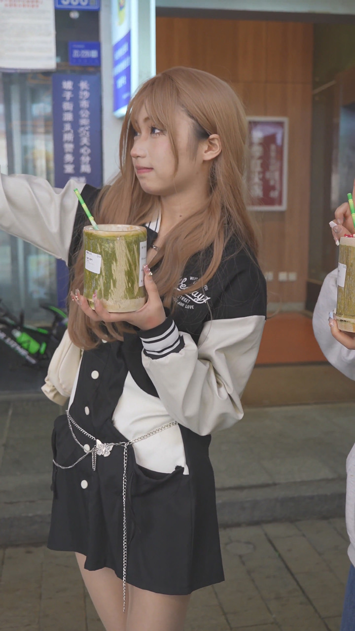 2023年YZW12月banana cat 4K最新街拍美女视频[11.1G]