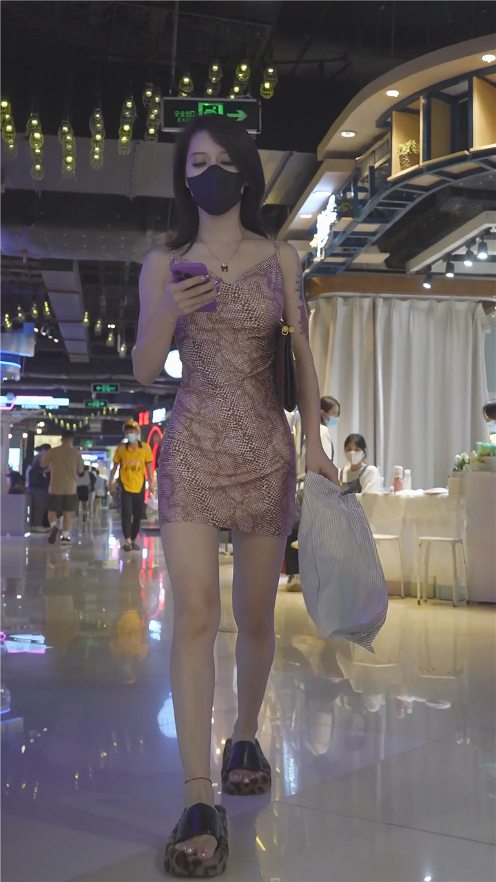 2023年YZW12月banana cat 4K最新街拍美女视频[11.1G]