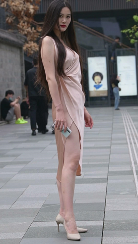 性感长裙美女[657M/MP4]