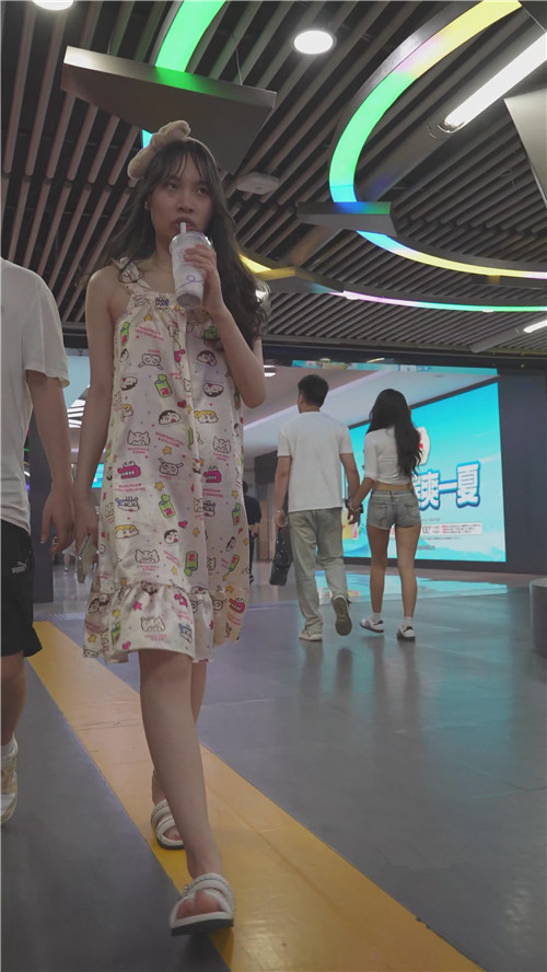 空空的睡衣美女[448M/MP4]