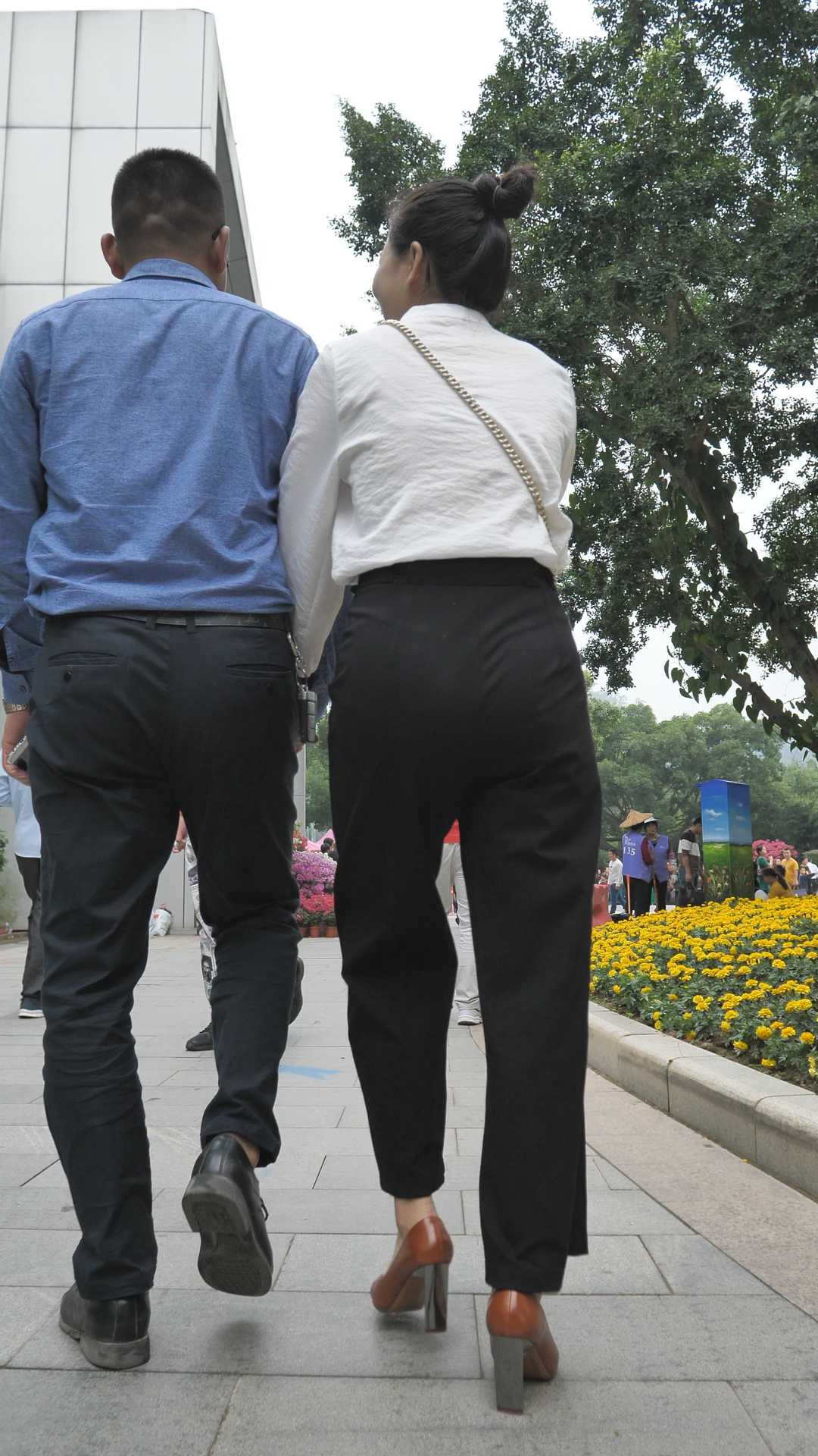 高跟西裤翘臀OL美女