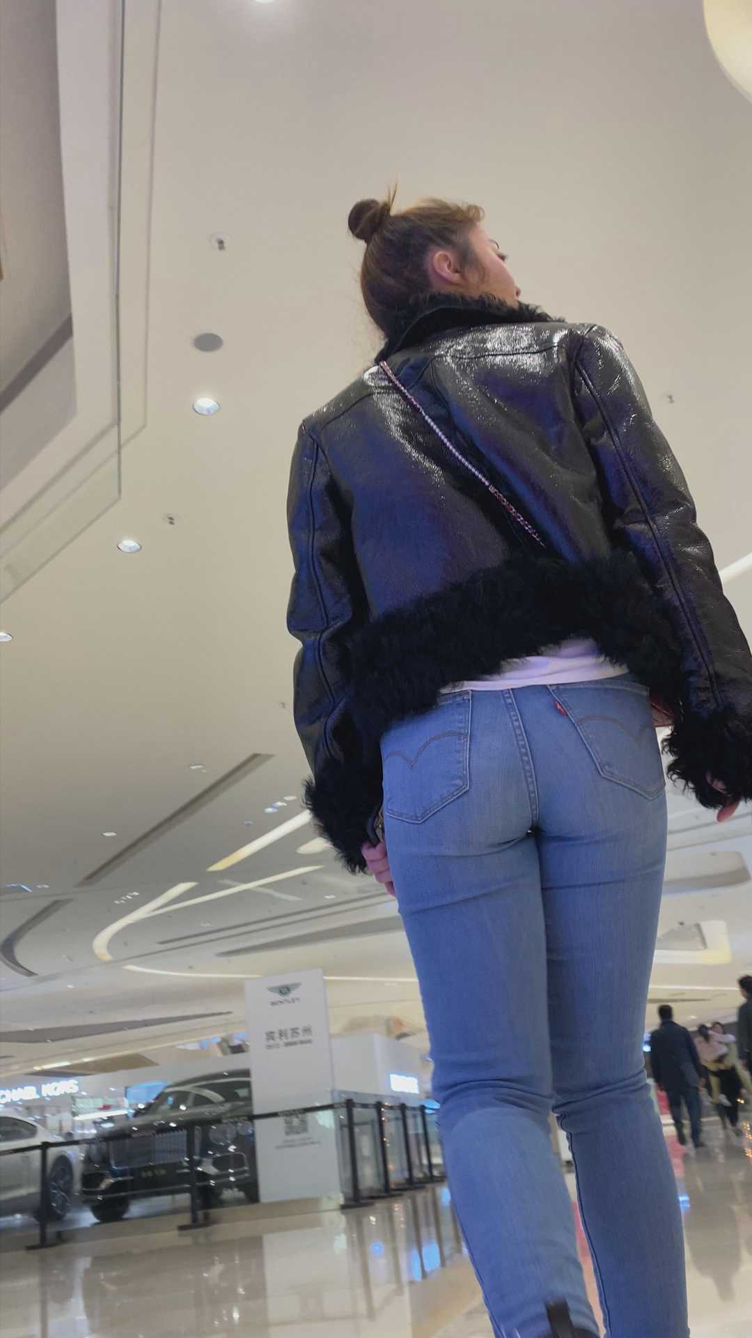 超紧牛仔透内痕小姐姐(积分58)