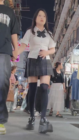 百褶裙小妹[139M/MP4]