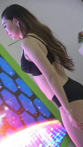 性感黑色美女[357M/MP4]