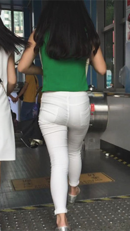 绿衣紧身白裤美女[2.37G/MP4]