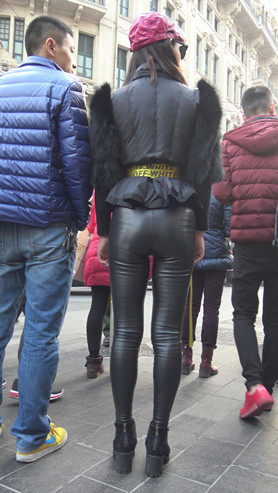 紧身皮裤美眉[2.52G/MP4]