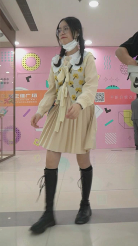 【CD】高靴小美女[132M/MP4]
