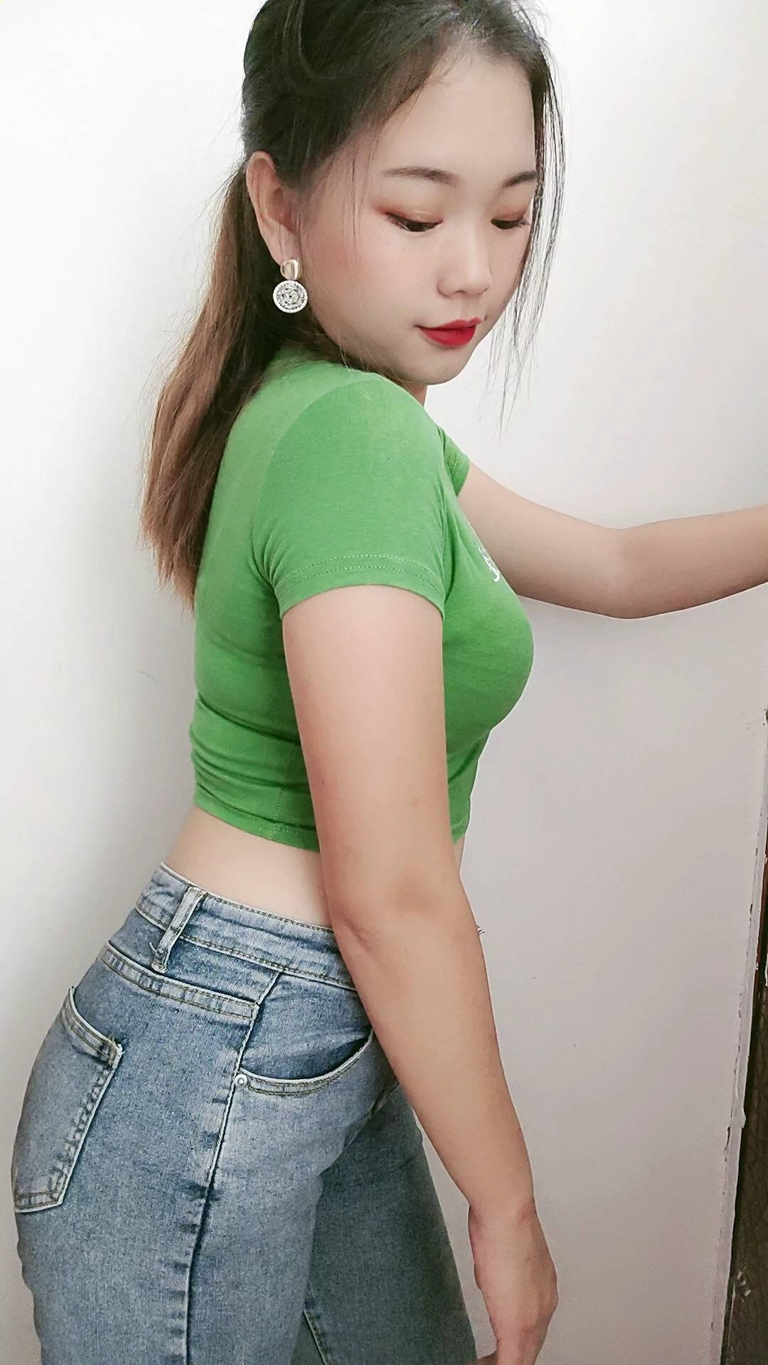 绿色紧致包臀裙黑丝美腿SN10