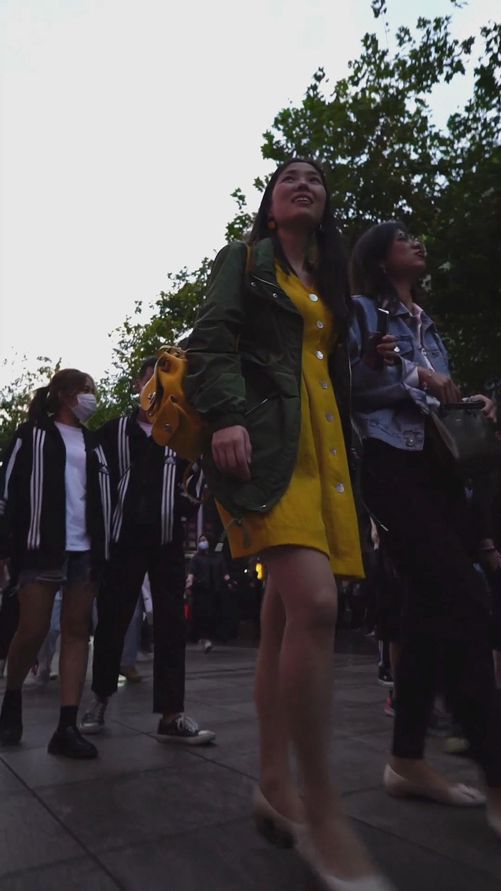 华尔兹大师2020街拍美女合集[6.77G]