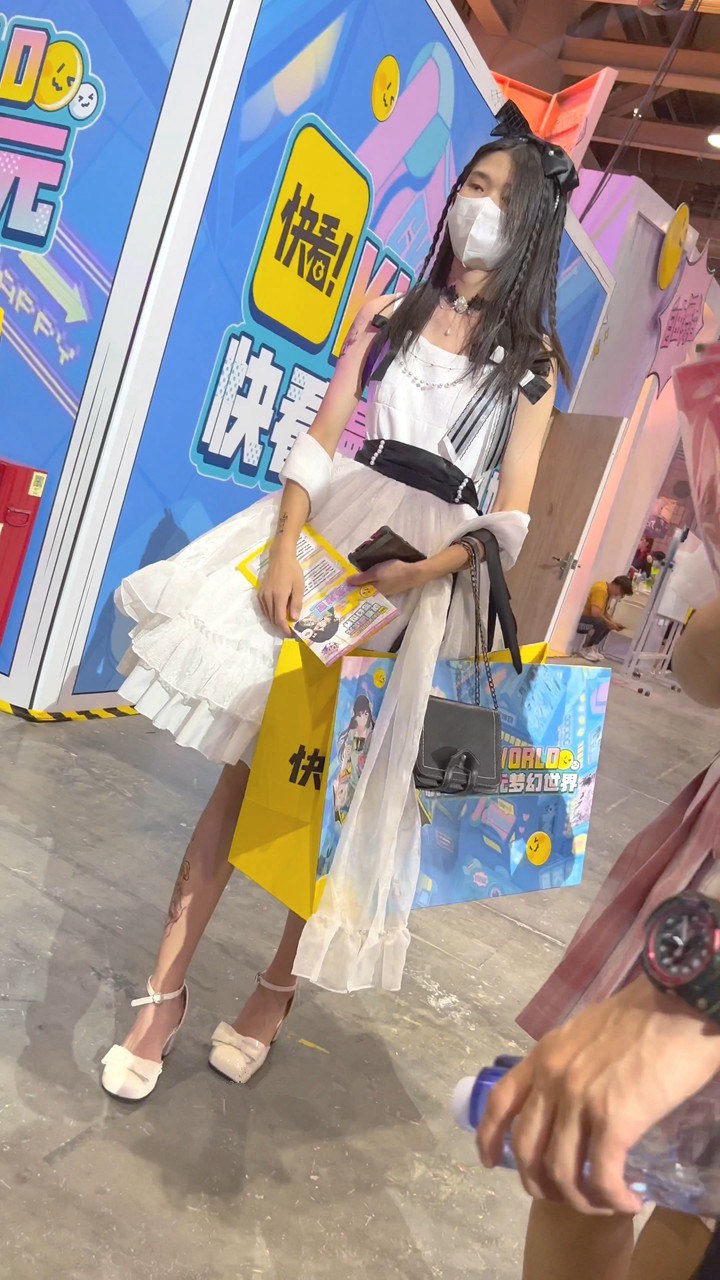 2024年1月KFC最新街拍美女视频[32.4G]