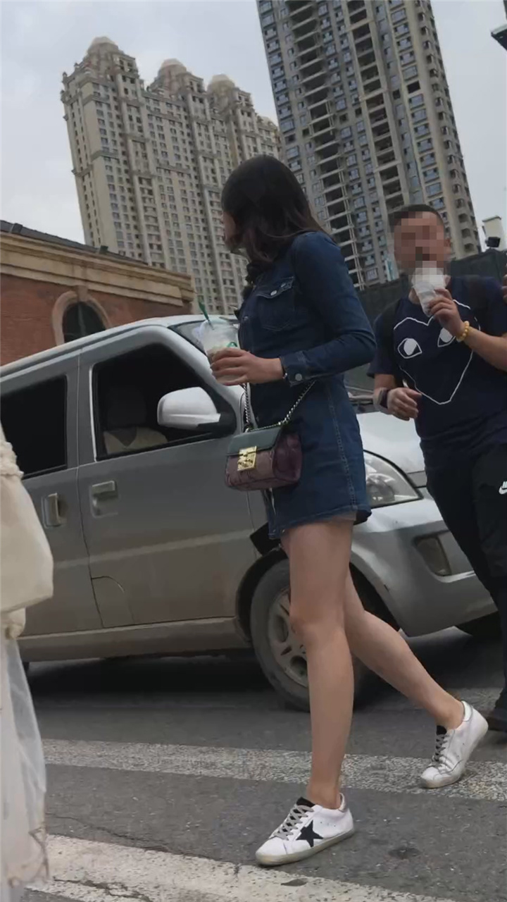 2020商场街拍美女视频合集[1.9G]
