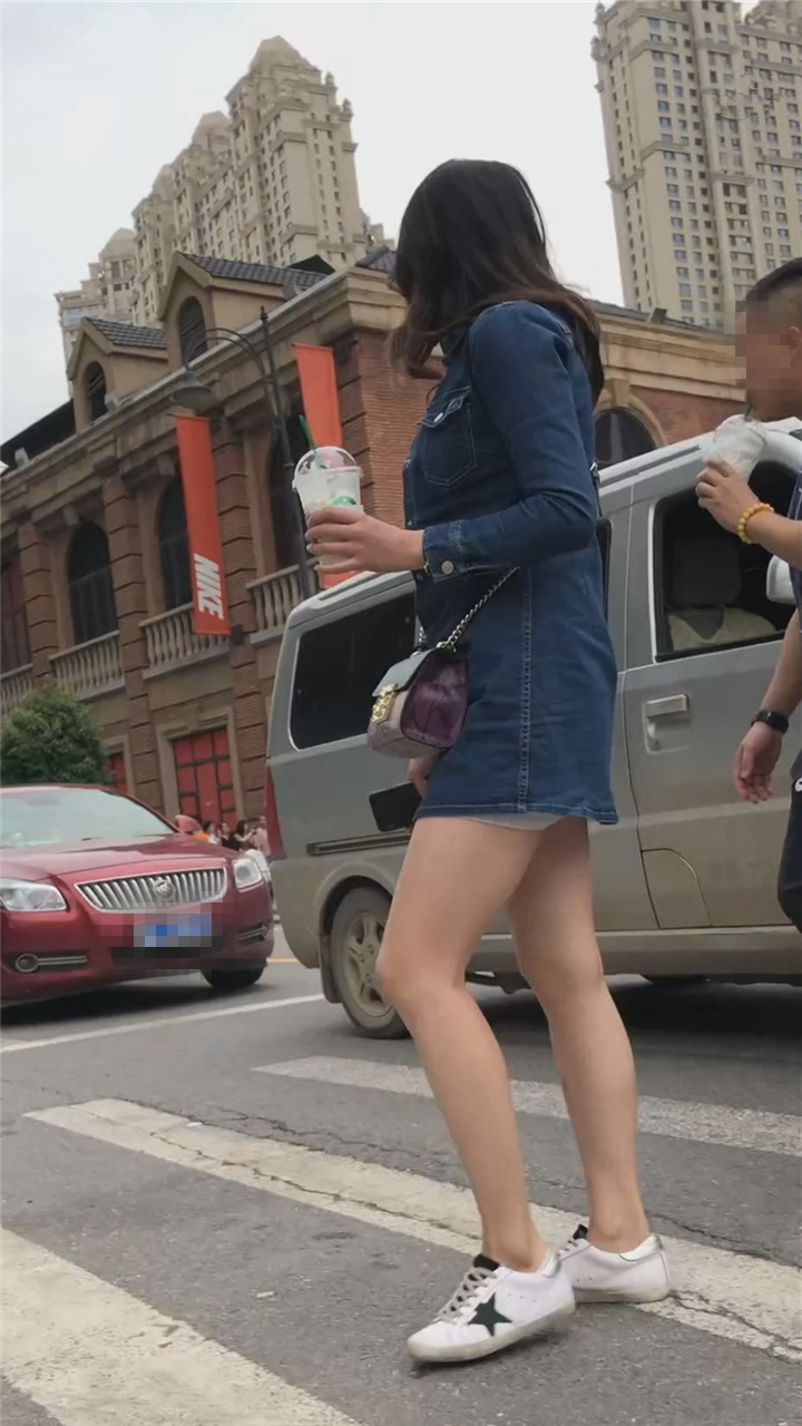 2020商场街拍美女视频合集[1.9G]