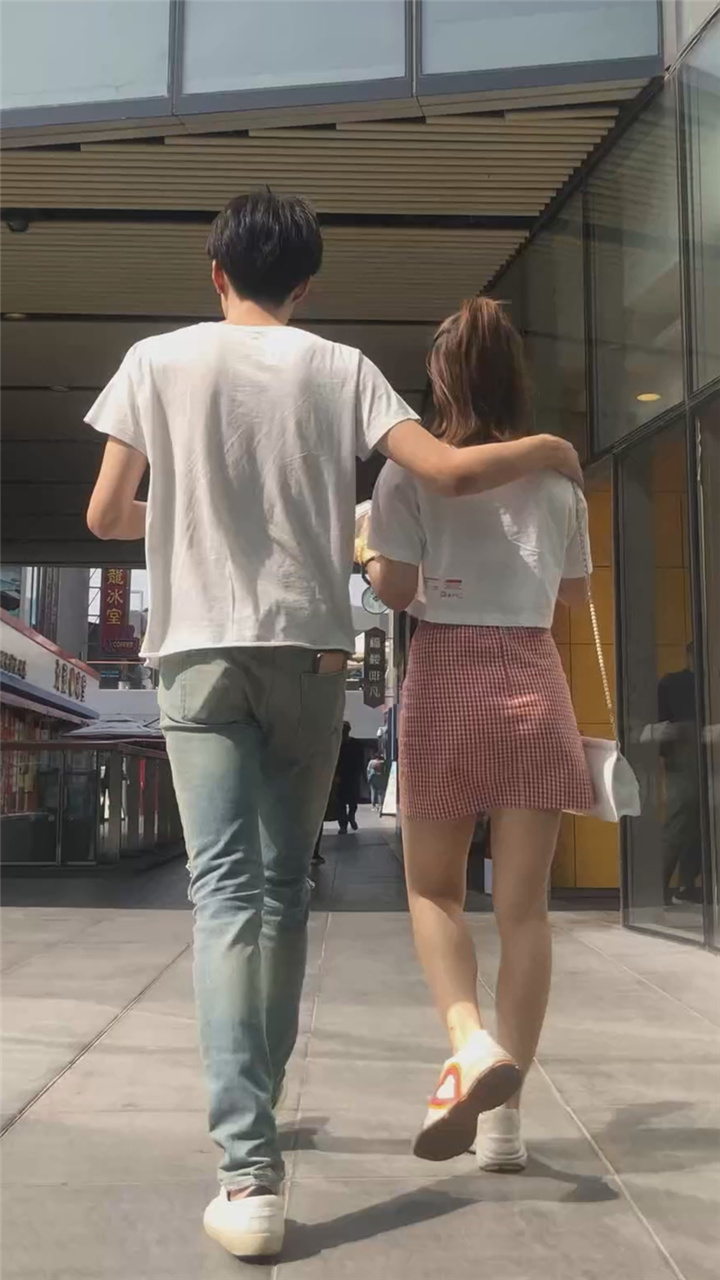 2020商场街拍美女视频合集[1.9G]
