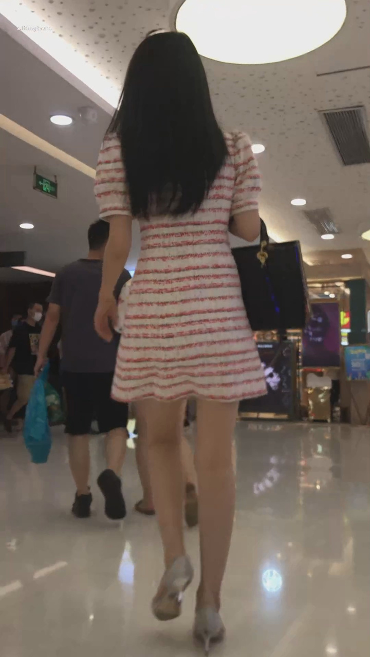 2020商场街拍美女视频合集[1.9G]