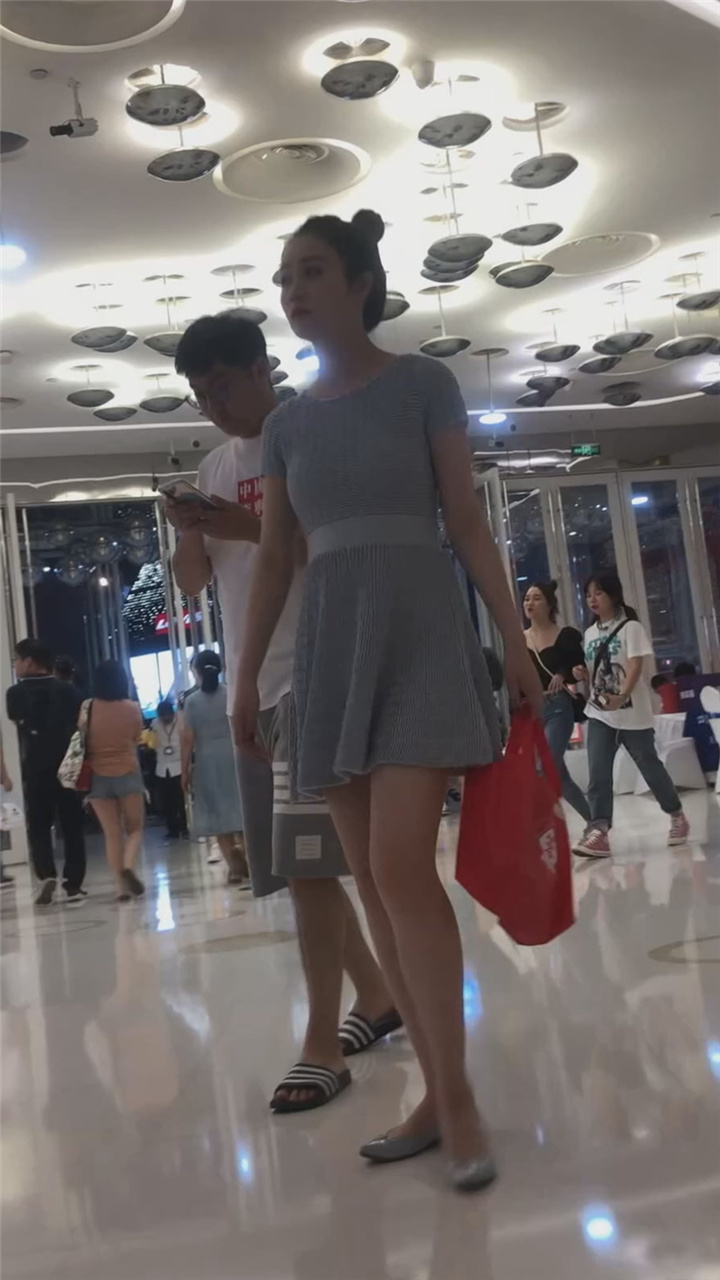 2020商场街拍美女视频合集[1.9G]