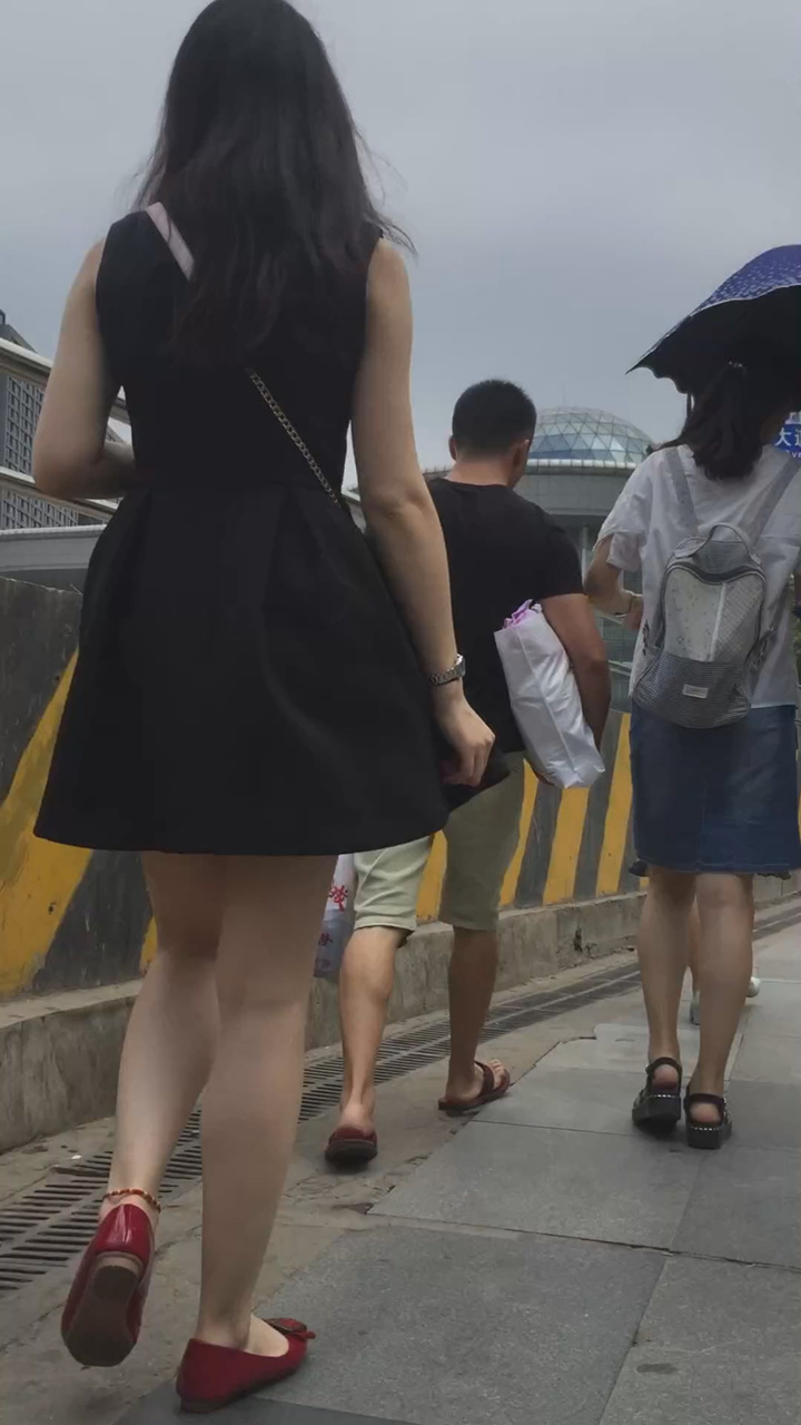2020商场街拍美女视频合集[1.9G]