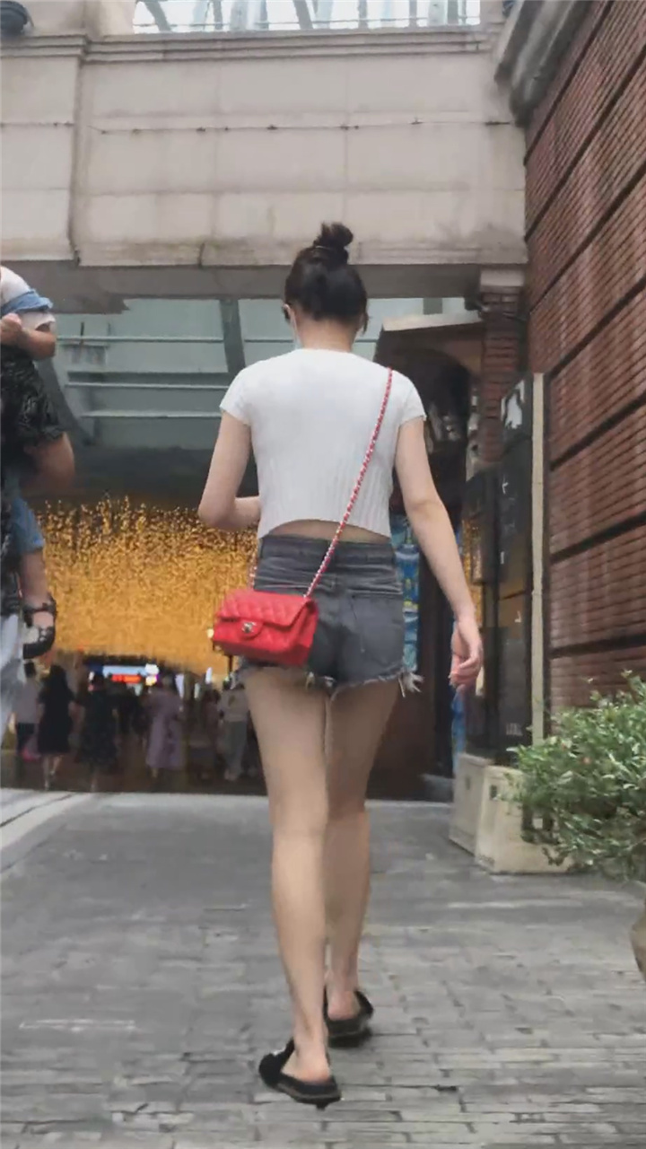 2020商场街拍美女视频合集[1.9G]