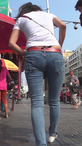 牛仔紧身妹子[138M/MP4]