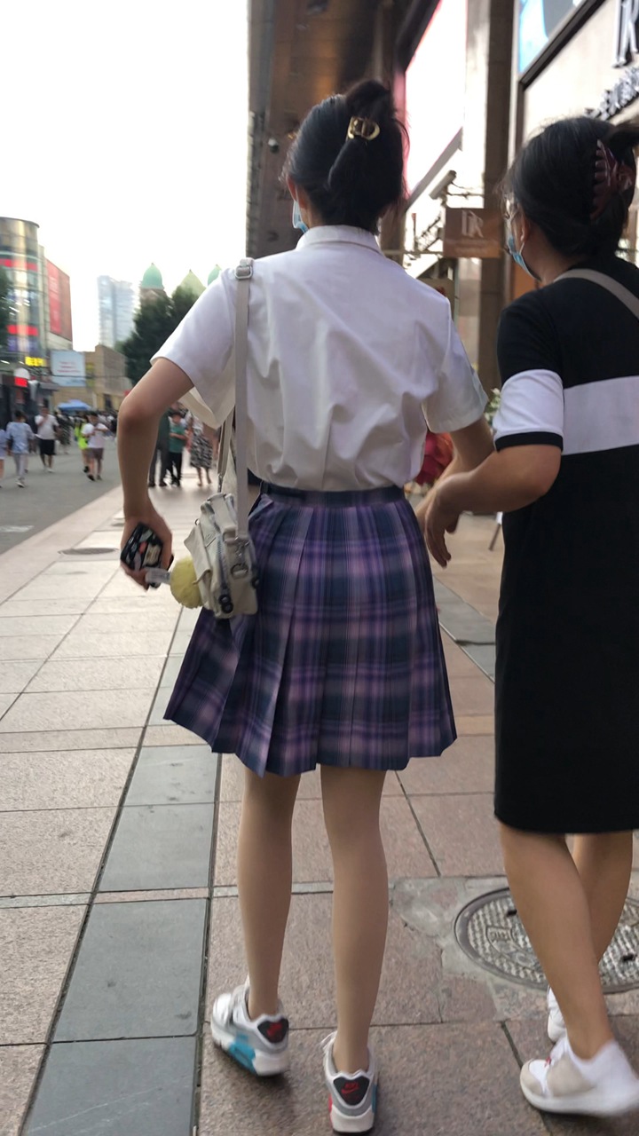 2021年极品街拍美女4K无水印视频[28.3G]