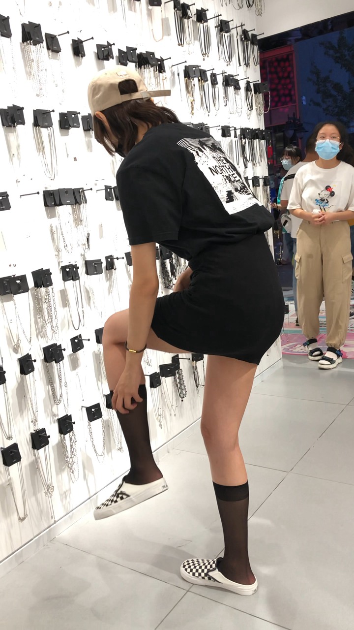 2021年极品街拍美女4K无水印视频[28.3G]