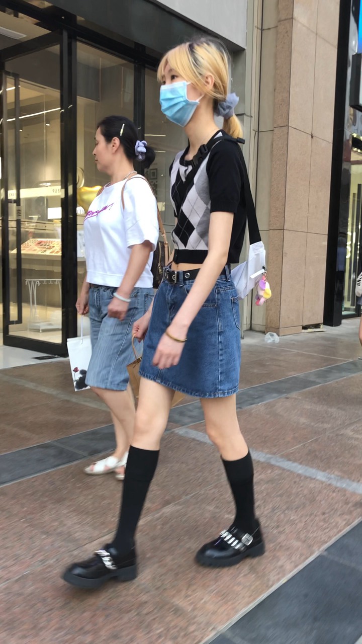 2021年极品街拍美女4K无水印视频[28.3G]