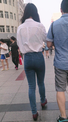 牛仔紧身美女[147M/MP4]