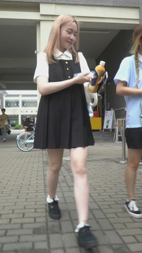 【CD】黑裙美女[134M/MP4]