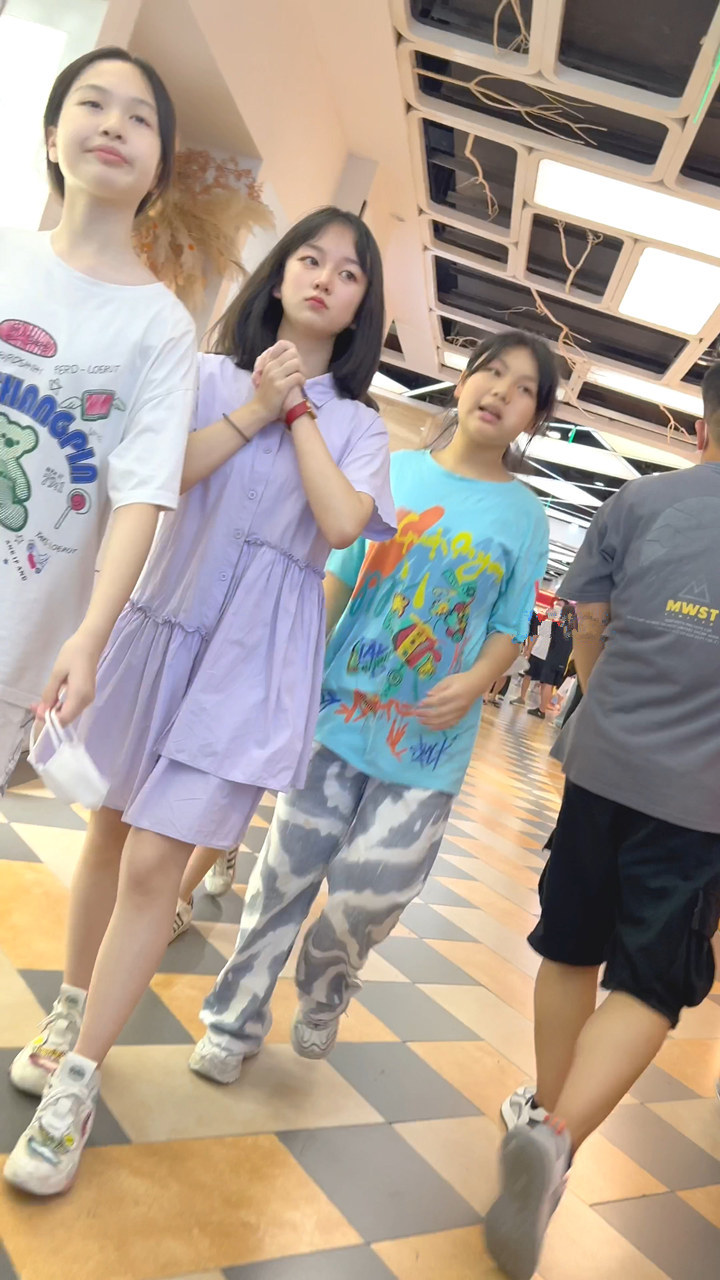 2023年9月KFC最新街拍美女视频[21.8G]