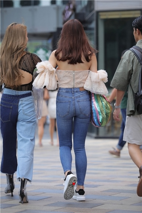 紧身牛仔裤美女(41P)[620M/JPG]