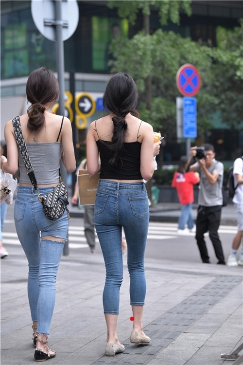 紧身牛仔裤姐妹(58P)[1.33G/JPG]