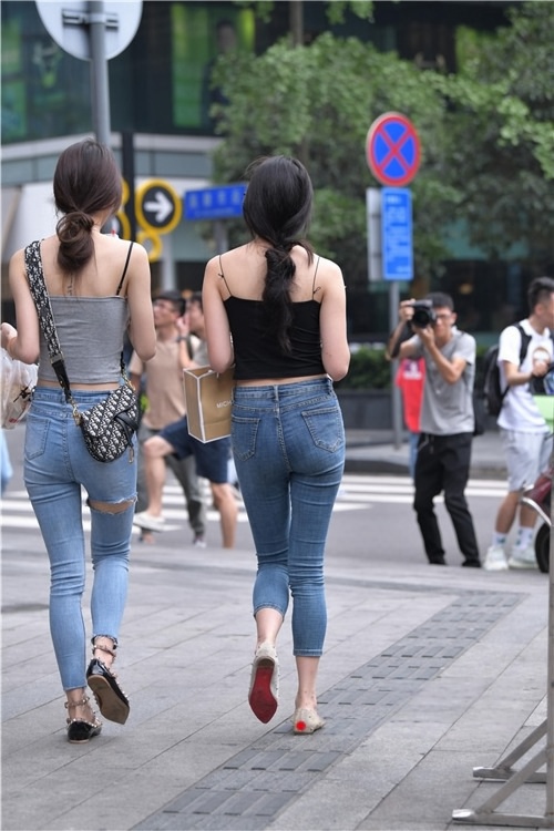 紧身牛仔裤姐妹(58P)[1.33G/JPG]