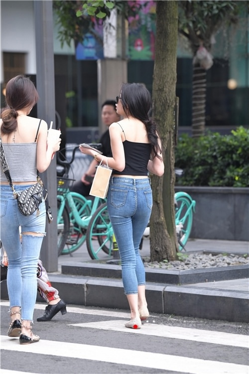 紧身牛仔裤姐妹(58P)[1.33G/JPG]