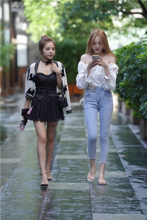 浅色蓝牛美女(158P)[2.3G/JPG]