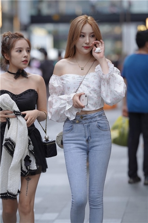 浅色蓝牛美女(158P)[2.3G/JPG]