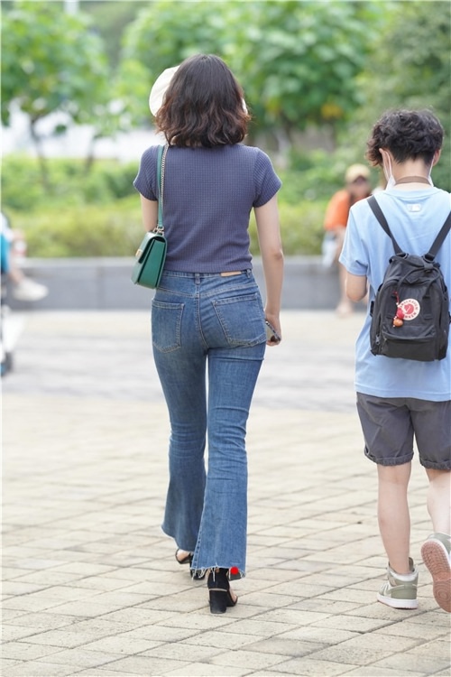 紧牛美女【套图+视频】