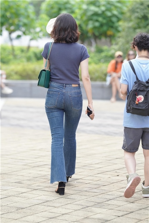 紧牛美女【套图+视频】