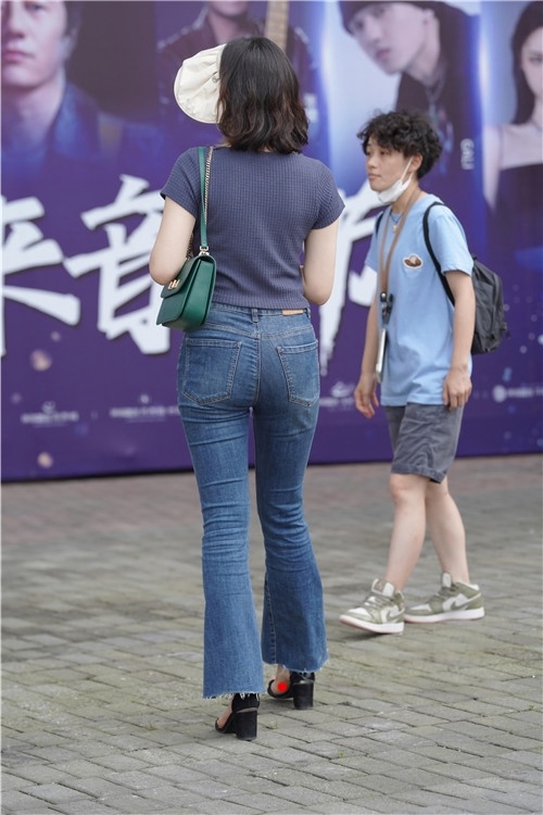 紧牛美女【套图+视频】