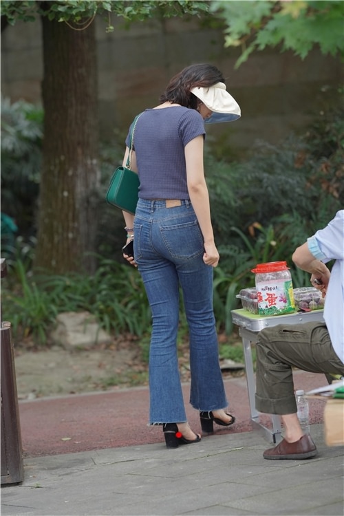 紧牛美女【套图+视频】