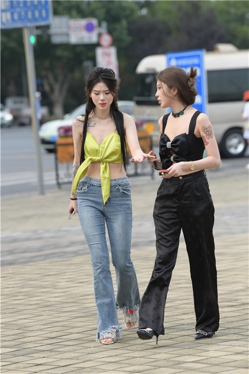 长发牛仔裤小美女(49P)[1.13G/JPG]