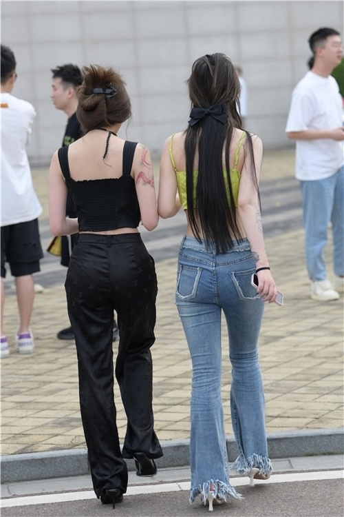 长发牛仔裤小美女(49P)[1.13G/JPG]