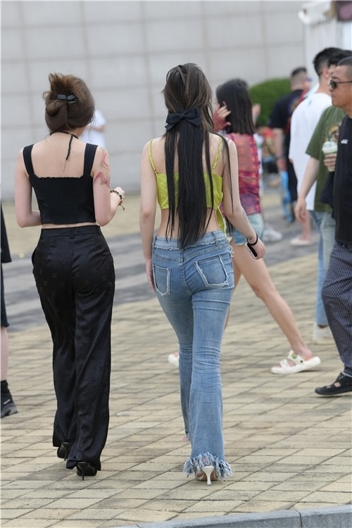 长发牛仔裤小美女(49P)[1.13G/JPG]