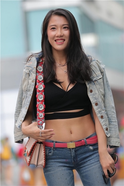 翘屯牛仔裤美女(32P)[346M/JPG