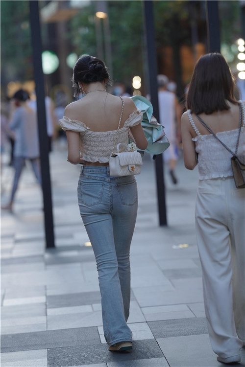 牛仔美女好身材(86P)[1.36G/JPG]