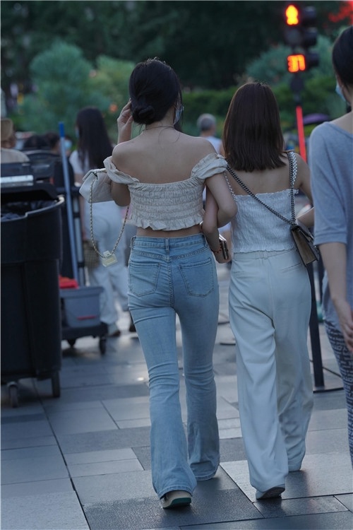 牛仔美女好身材(86P)[1.36G/JPG]