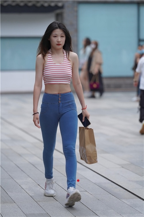 美背紧牛美女(81P)[0.99G/JPG]